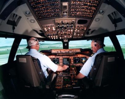 747_cockpit_hi.jpg