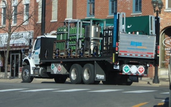 airgas_delivery_truck_dundee_michigan.jpg