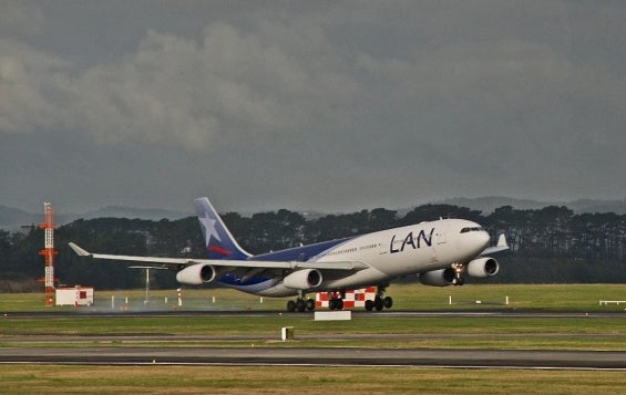 lan_airlines_airbus_a340-300_landing_at_auckland-3.jpg