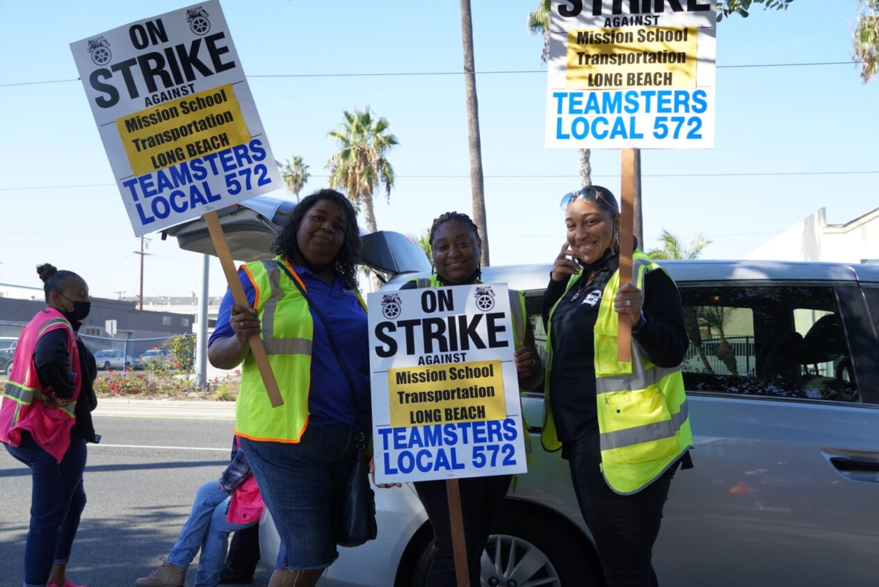 LU 572 Picket Line