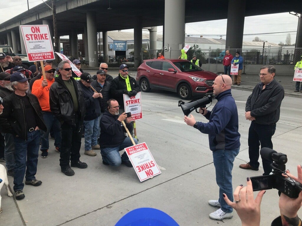 Welcome to our Union Seattle Kraken Team Store workers — UFCW 3000