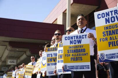 Teamster Pilots With Allegiant Air Hold Informational Picket In Las ...