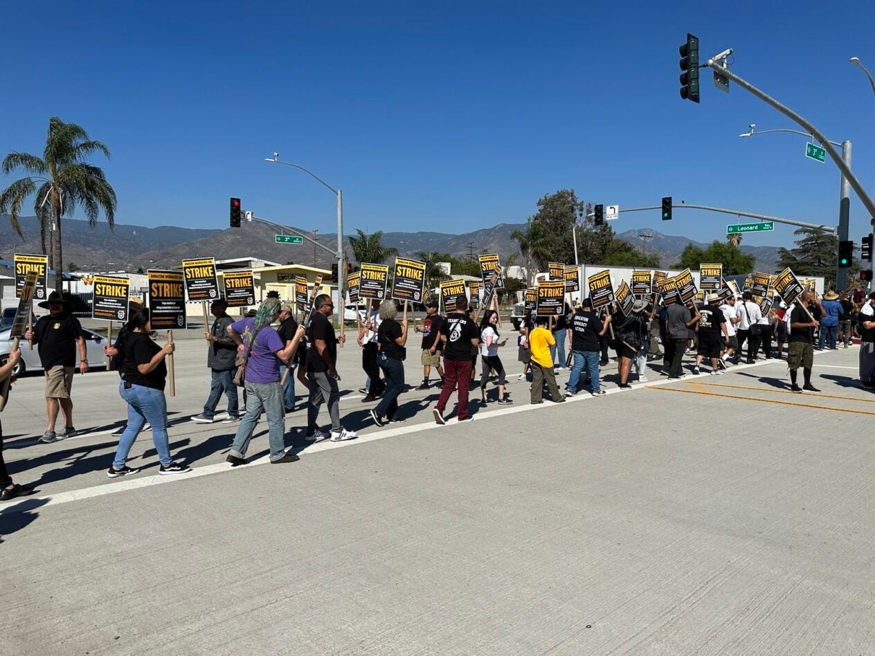 Warehouse Workers Deliver Petition, Drivers Picket Outside