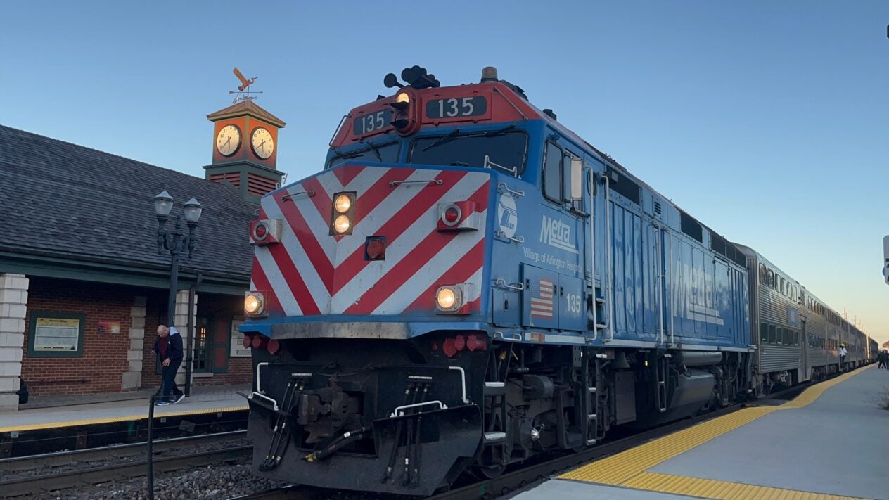 Metra_F40PH-3_No._135[1]