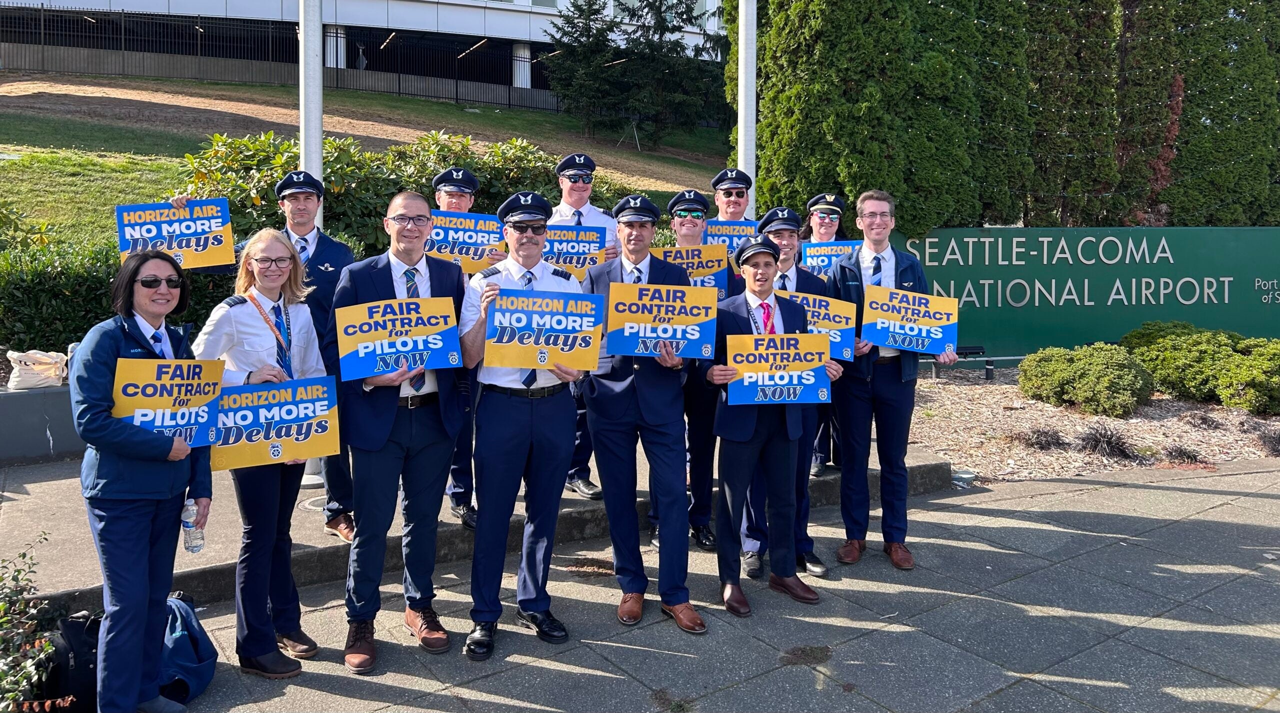 Teamsters Pilots at Horizon Air Hold Informational Pickets