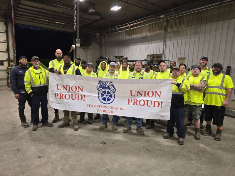 Image for the Tweet beginning: TEAMSTERS WIN STRONG CONTRACT AT